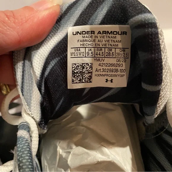 Under Armour Shoes M10.5 W12 Gray Sneaker Running Walking FLOW New - Picture 2 of 6